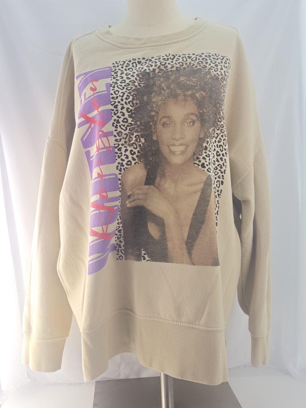 LargeVintage-Inspired Whitney Houston Beige Graphic Sweatshirt